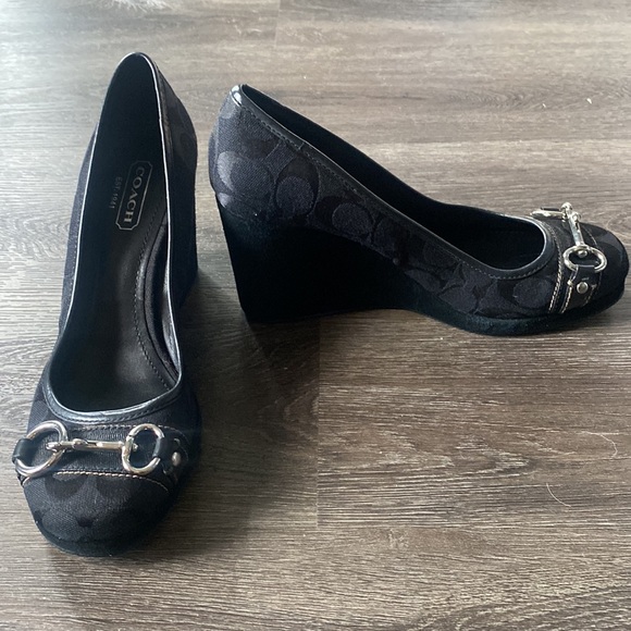 Coach Logo Signature Style canvas suede wedges clasp buckle detail - Picture 2 of 8